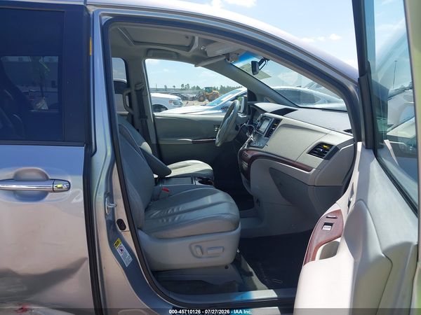 2014 TOYOTA SIENNA XLE V6 8 PASSENGER — I5