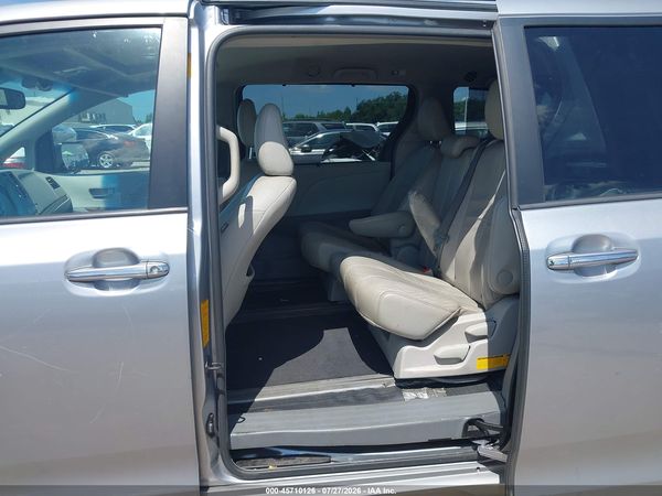 2014 TOYOTA SIENNA XLE V6 8 PASSENGER — I8