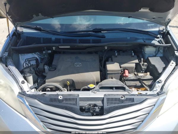 2014 TOYOTA SIENNA XLE V6 8 PASSENGER — I10