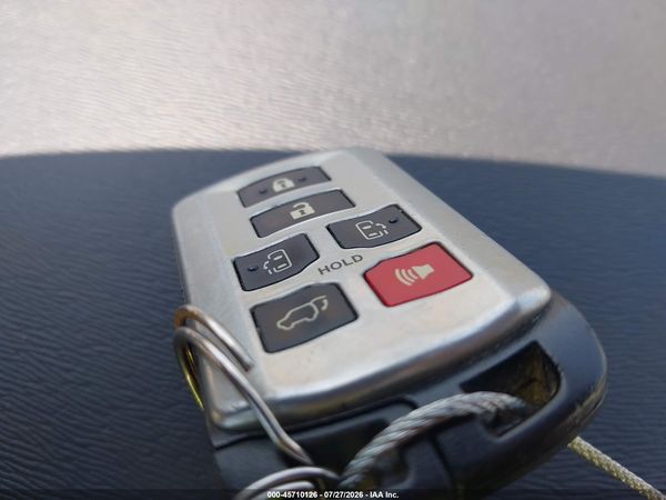 2014 TOYOTA SIENNA XLE V6 8 PASSENGER — I11