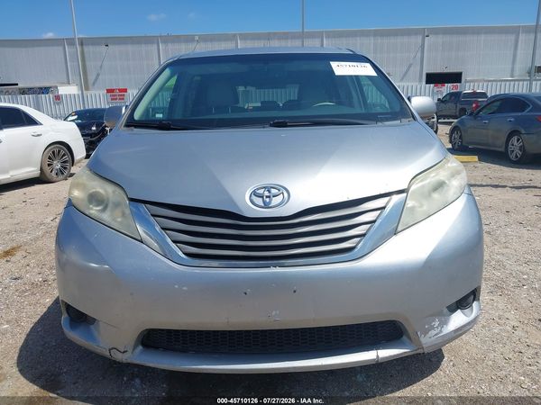 2014 TOYOTA SIENNA XLE V6 8 PASSENGER — I115