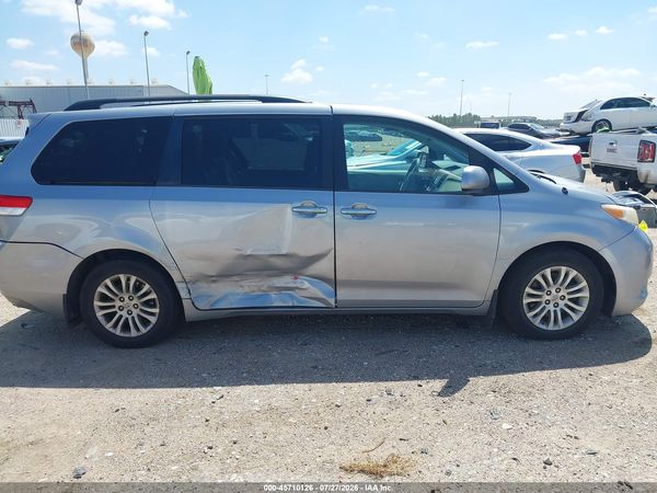 2014 TOYOTA SIENNA XLE V6 8 PASSENGER — I116