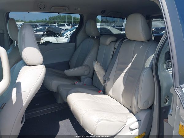 2014 TOYOTA SIENNA XLE V6 8 PASSENGER — I153