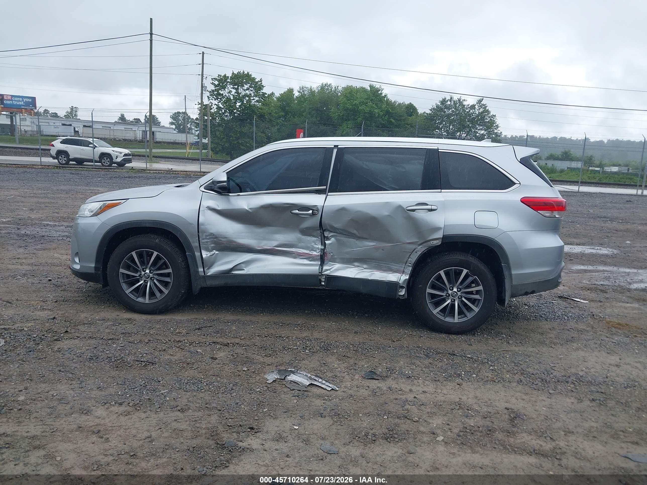 2019 TOYOTA HIGHLANDER XLE