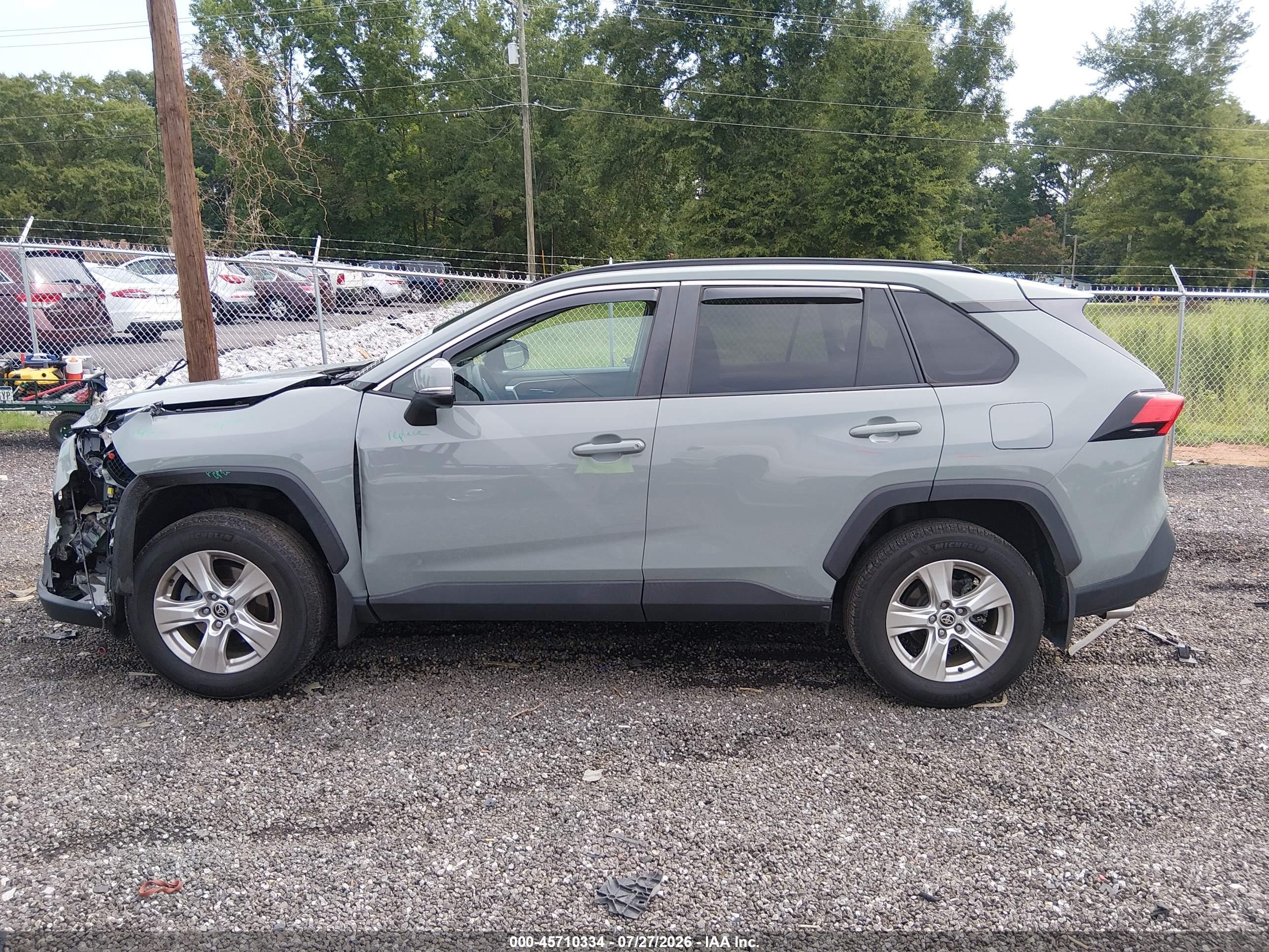 2021 TOYOTA RAV4 XLE