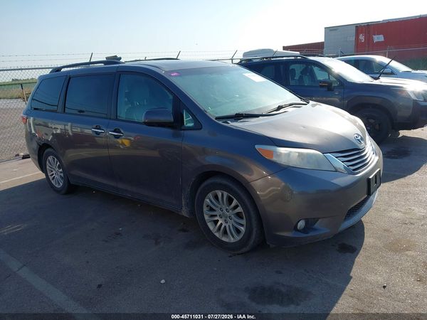2017 TOYOTA SIENNA XLE 8 PASSENGER