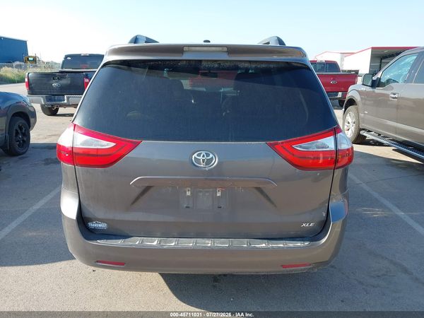 2017 TOYOTA SIENNA XLE 8 PASSENGER