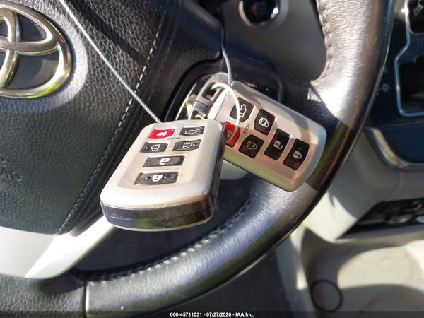 2017 TOYOTA SIENNA XLE 8 PASSENGER