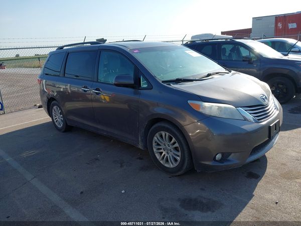2017 TOYOTA SIENNA XLE 8 PASSENGER