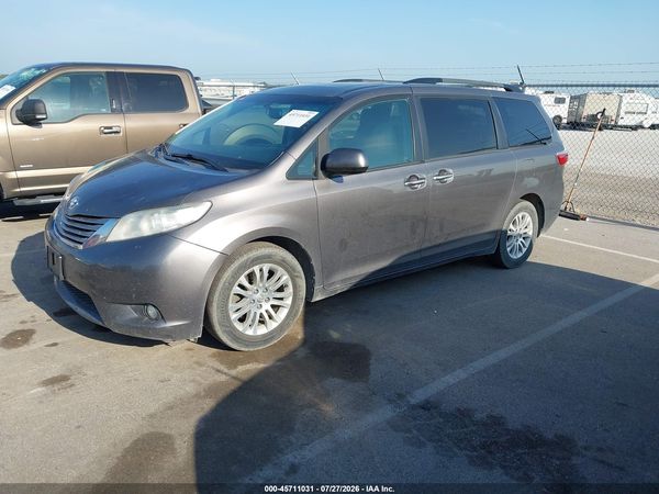 2017 TOYOTA SIENNA XLE 8 PASSENGER