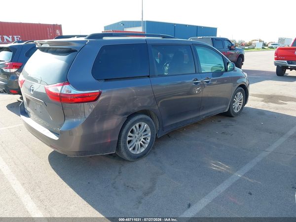 2017 TOYOTA SIENNA XLE 8 PASSENGER