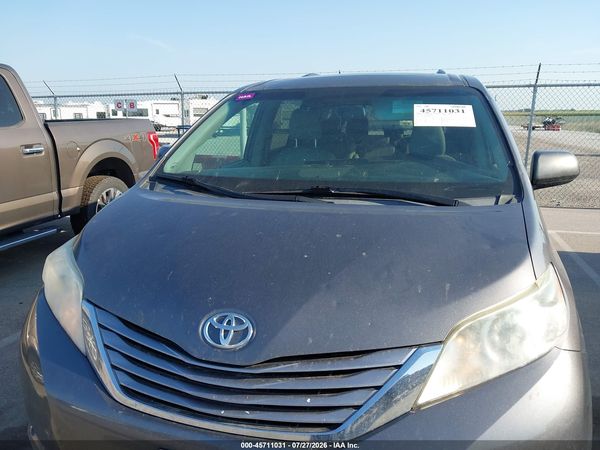 2017 TOYOTA SIENNA XLE 8 PASSENGER