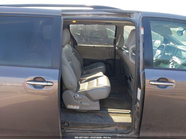 2017 TOYOTA SIENNA XLE 8 PASSENGER