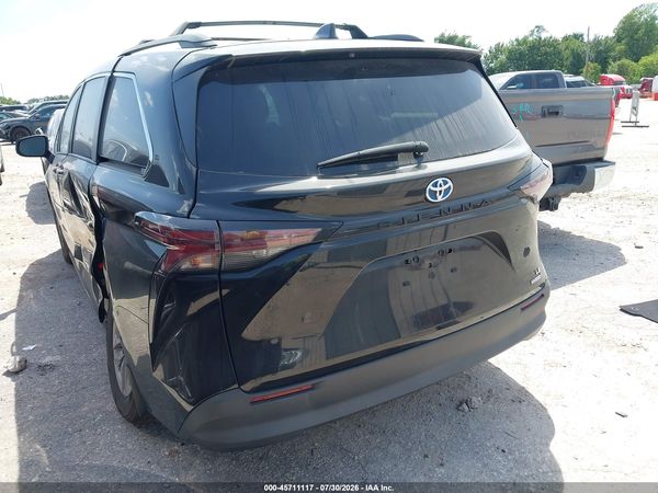 2024 TOYOTA SIENNA LE — I3