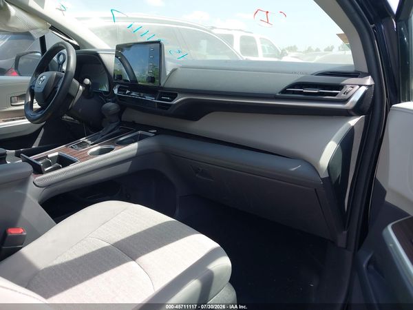 2024 TOYOTA SIENNA LE — I5