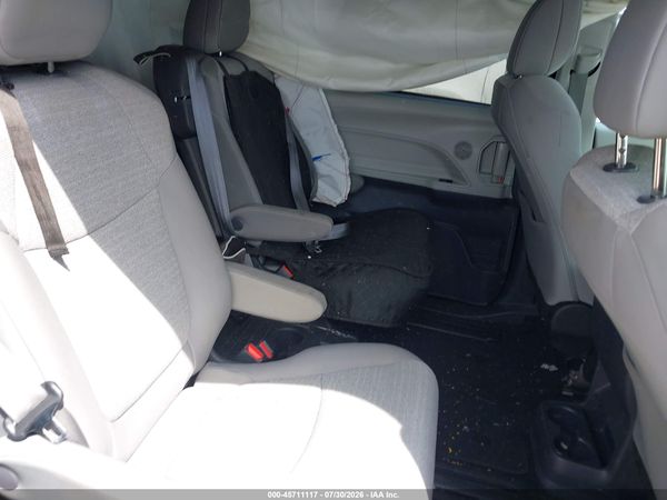 2024 TOYOTA SIENNA LE — I8