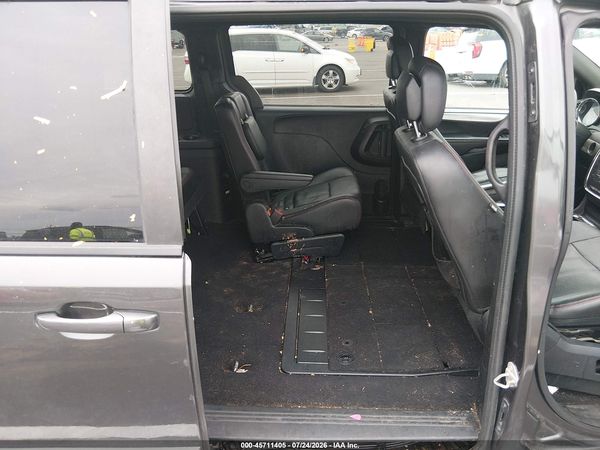 2016 DODGE GRAND CARAVAN R/T — I8