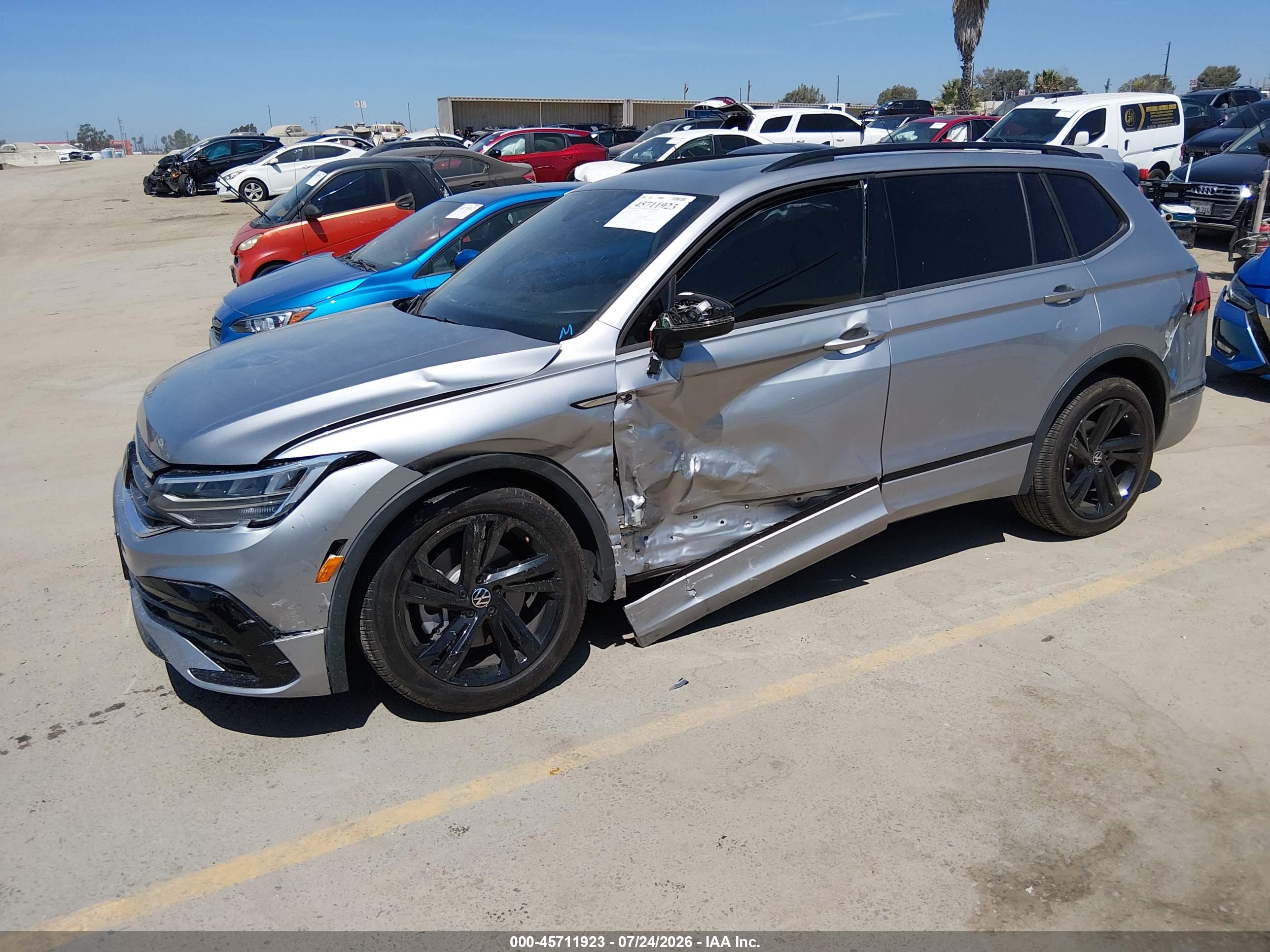 2024 VOLKSWAGEN TIGUAN 2.0T SE R-LINE BLACK — I2