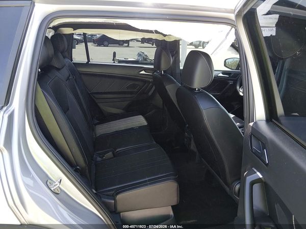 2024 VOLKSWAGEN TIGUAN 2.0T SE R-LINE BLACK — I8