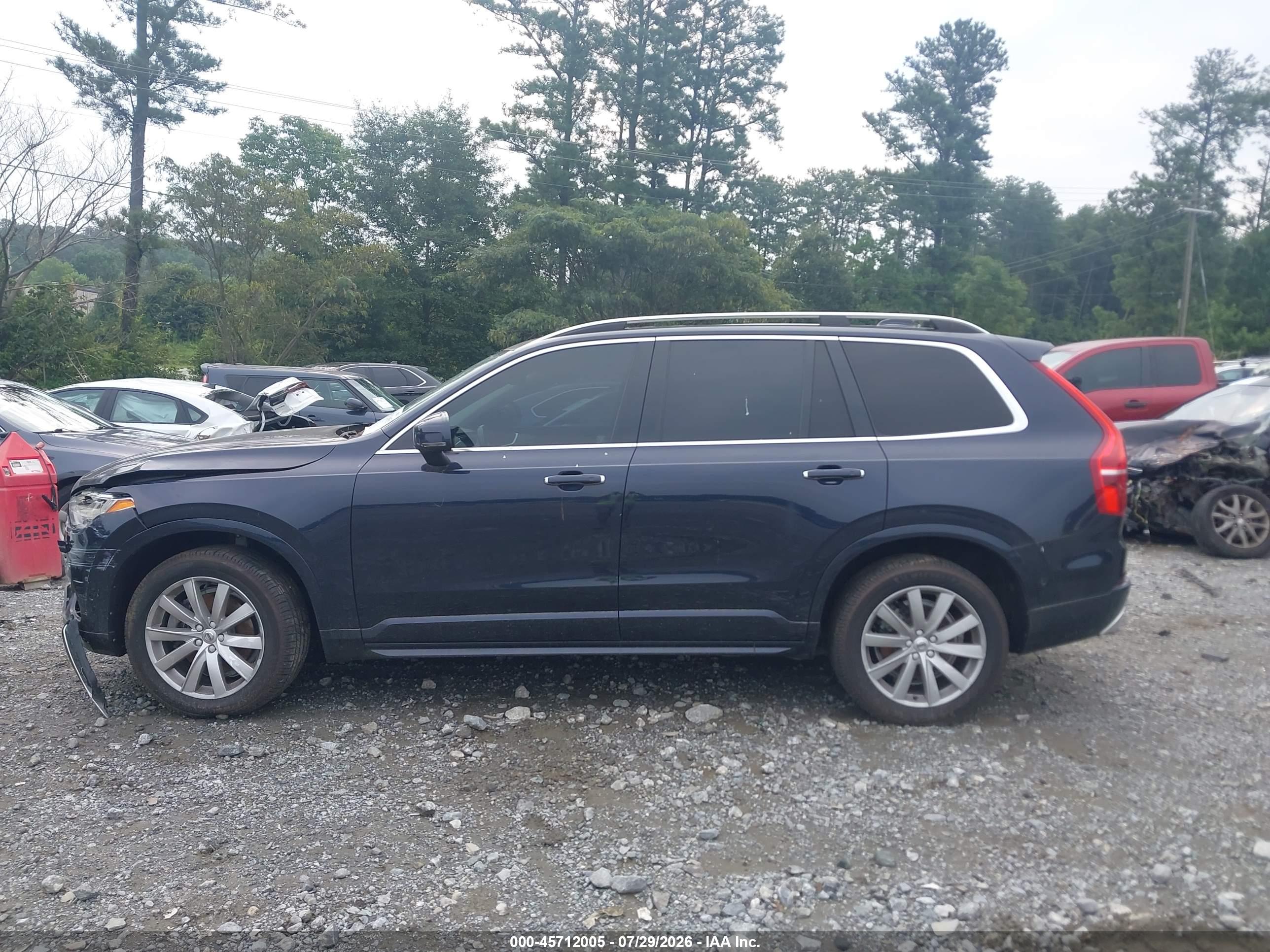 2016 VOLVO XC90 T6 MOMENTUM