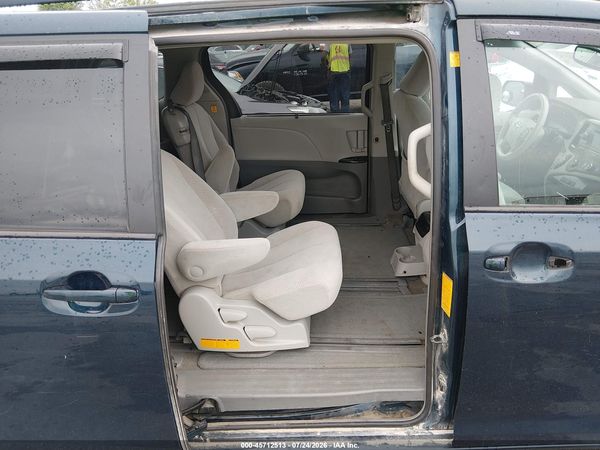 2012 TOYOTA SIENNA LE V6 8 PASSENGER