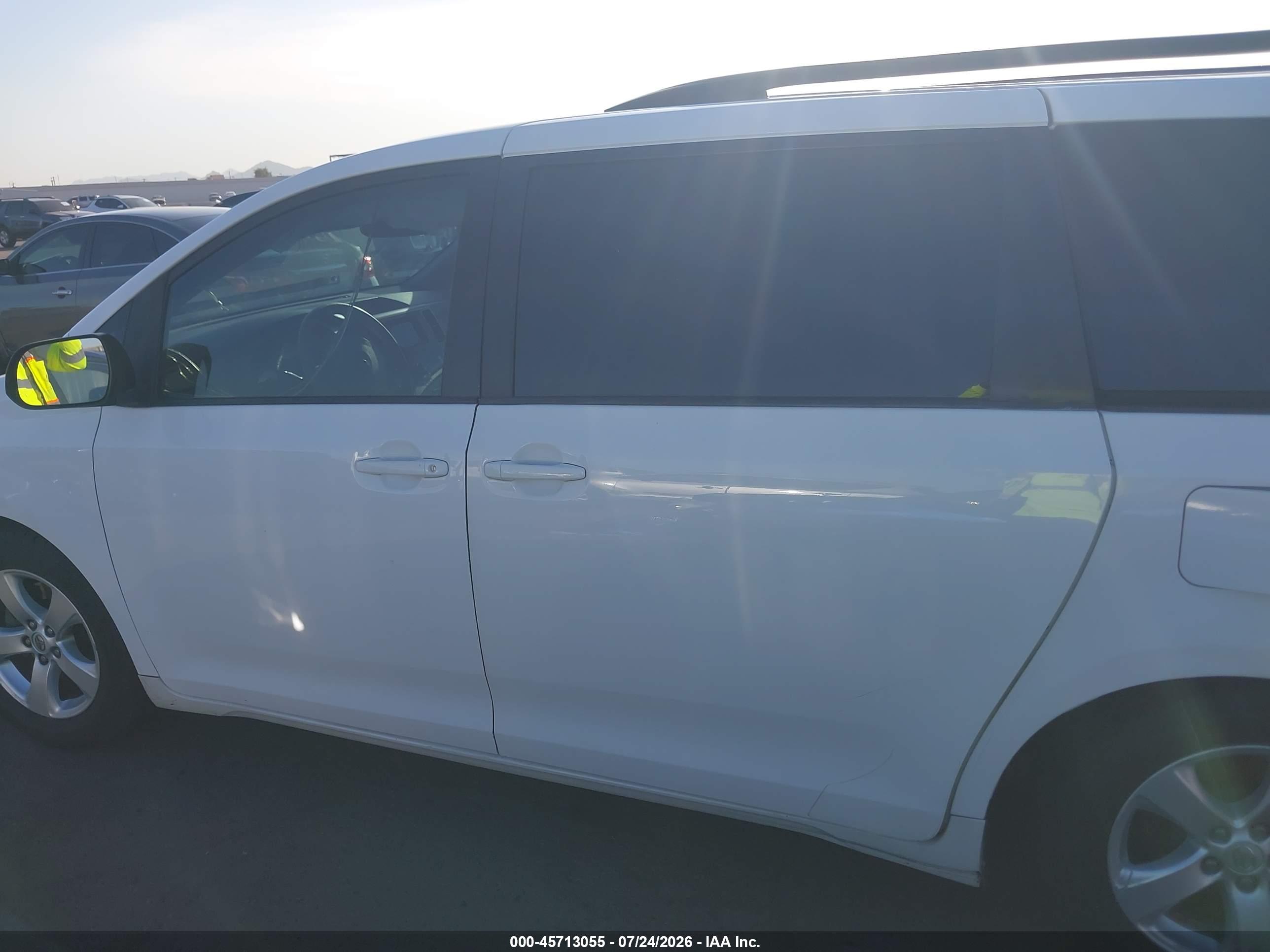 2014 TOYOTA SIENNA LE V6 8 PASSENGER