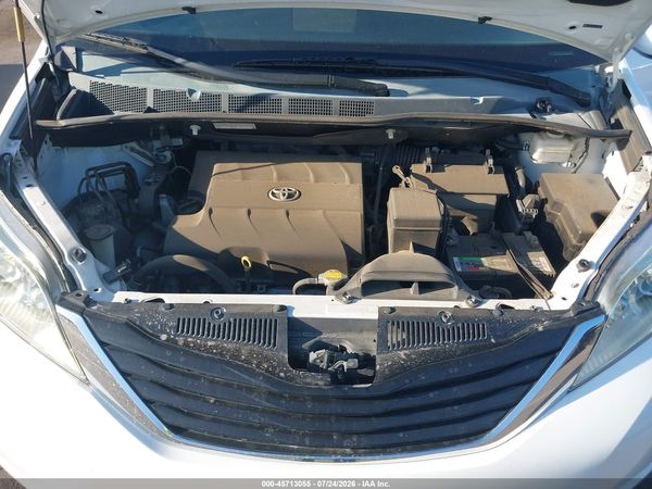 2014 TOYOTA SIENNA LE V6 8 PASSENGER