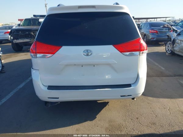 2014 TOYOTA SIENNA LE V6 8 PASSENGER