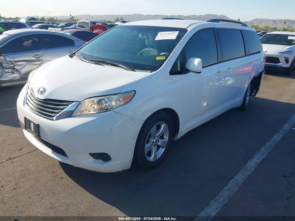 2014 TOYOTA SIENNA LE V6 8 PASSENGER
