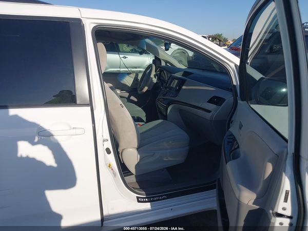 2014 TOYOTA SIENNA LE V6 8 PASSENGER