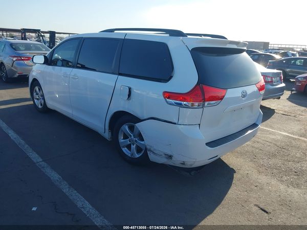 2014 TOYOTA SIENNA LE V6 8 PASSENGER