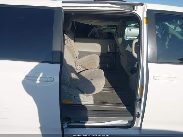 2014 TOYOTA SIENNA LE V6 8 PASSENGER