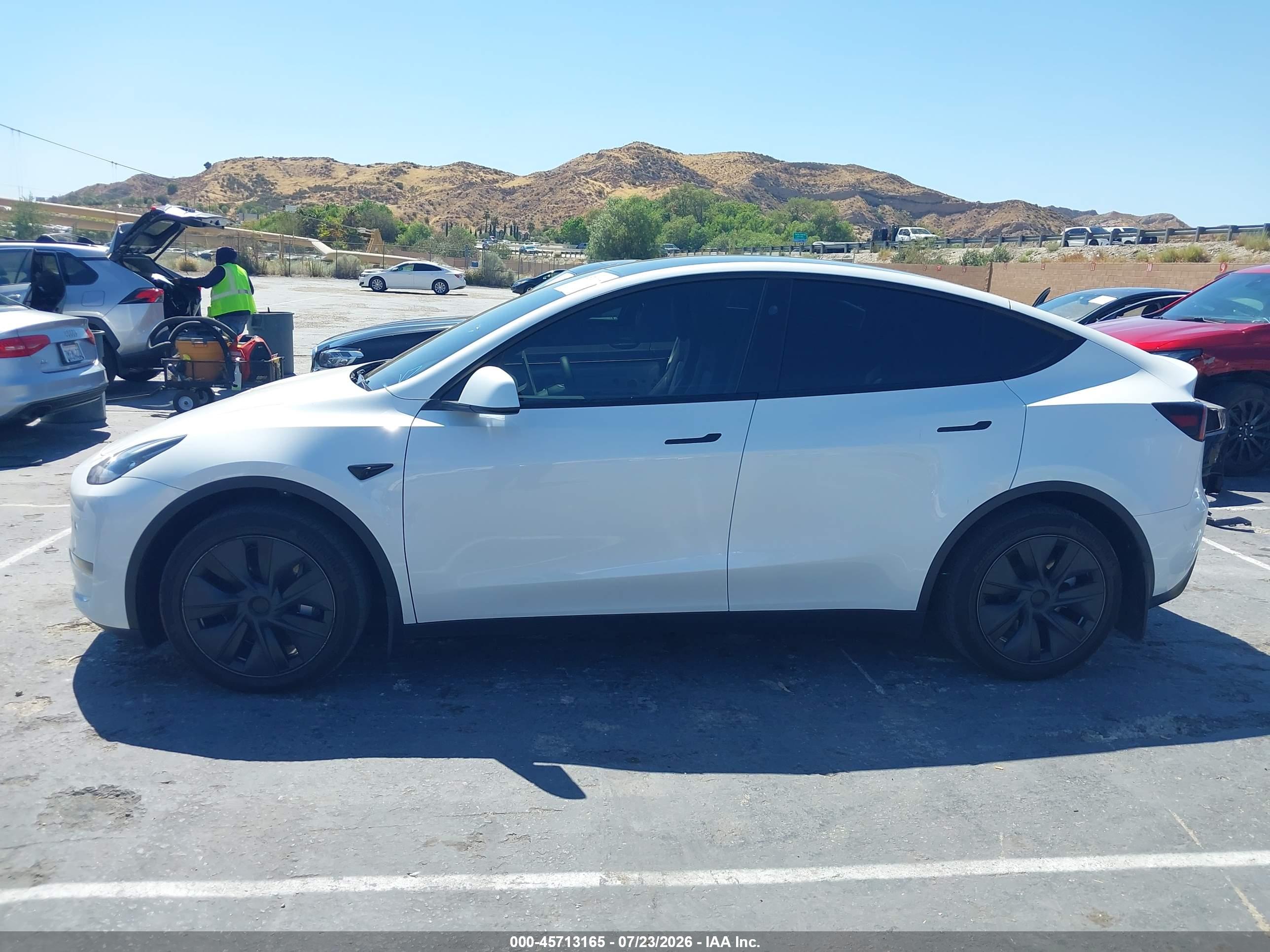 2024 TESLA MODEL Y