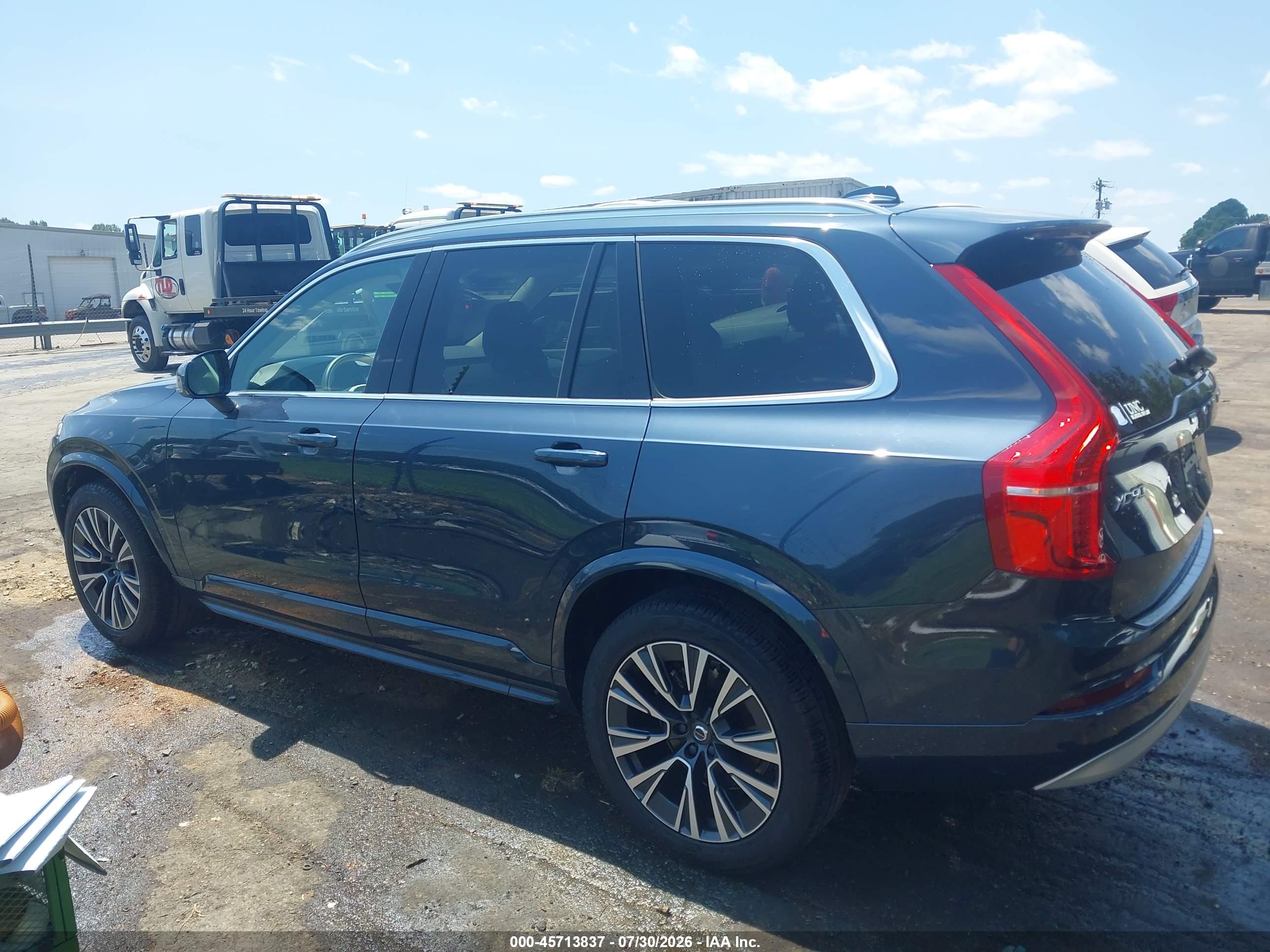 2022 VOLVO XC90 T5 MOMENTUM 7 PASSENGER