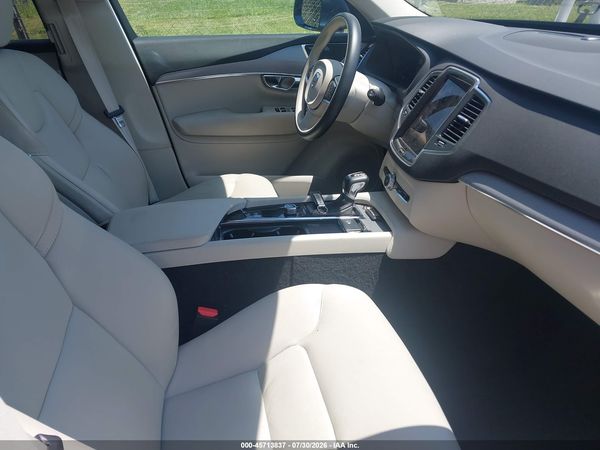 2022 VOLVO XC90 T5 MOMENTUM 7 PASSENGER
