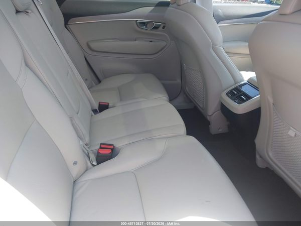2022 VOLVO XC90 T5 MOMENTUM 7 PASSENGER