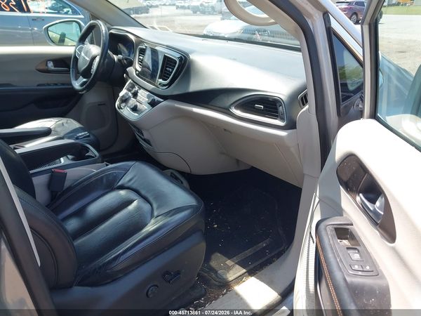 2017 CHRYSLER PACIFICA TOURING-L PLUS — I5