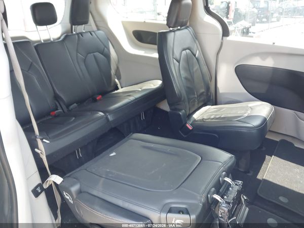 2017 CHRYSLER PACIFICA TOURING-L PLUS — I8