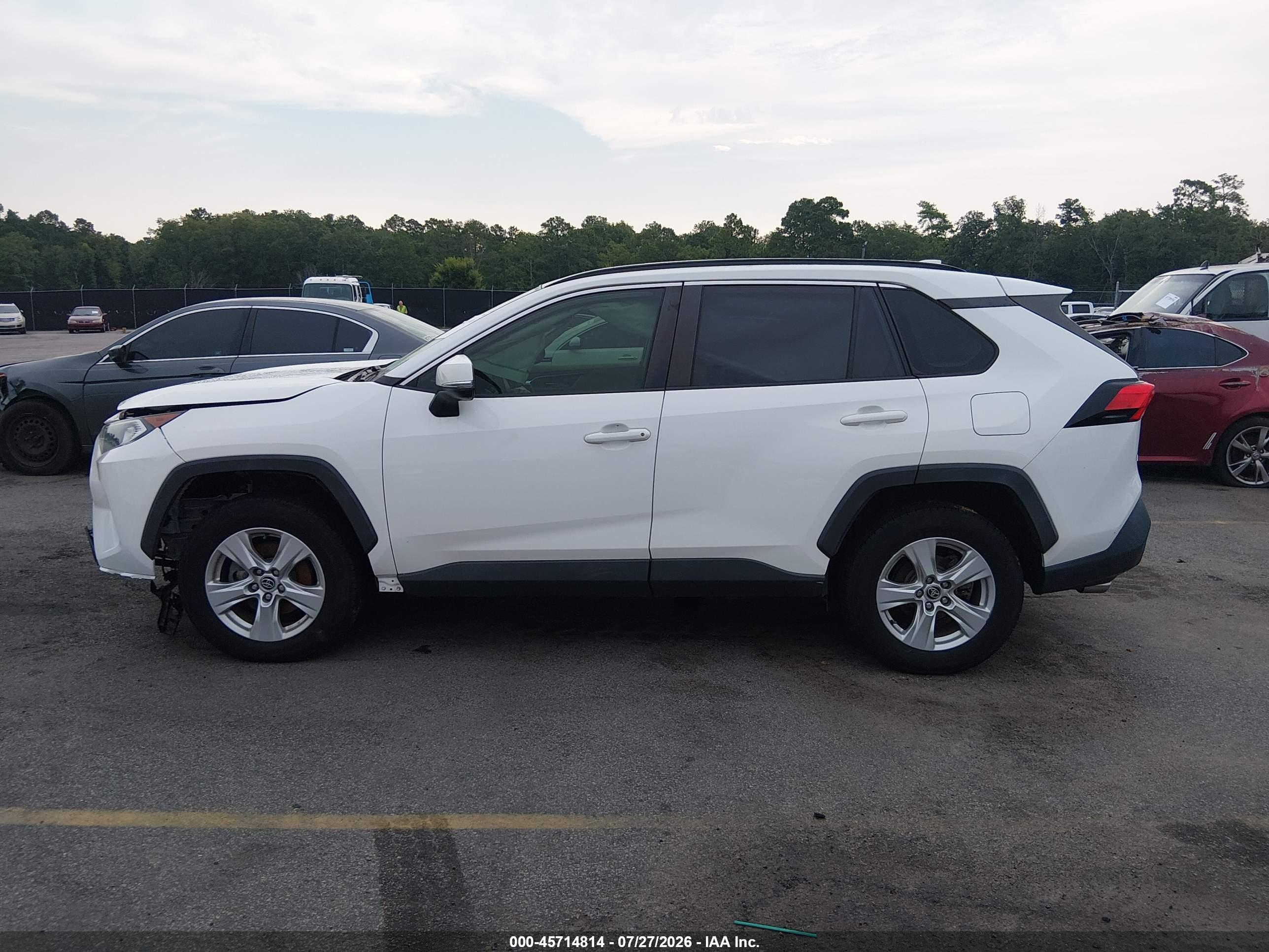 2020 TOYOTA RAV4 XLE