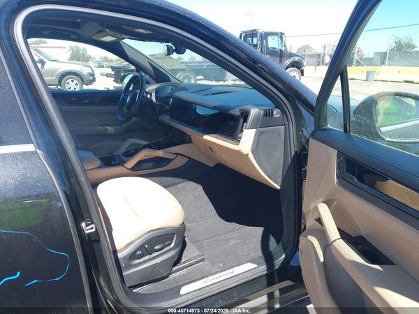 2024 PORSCHE CAYENNE