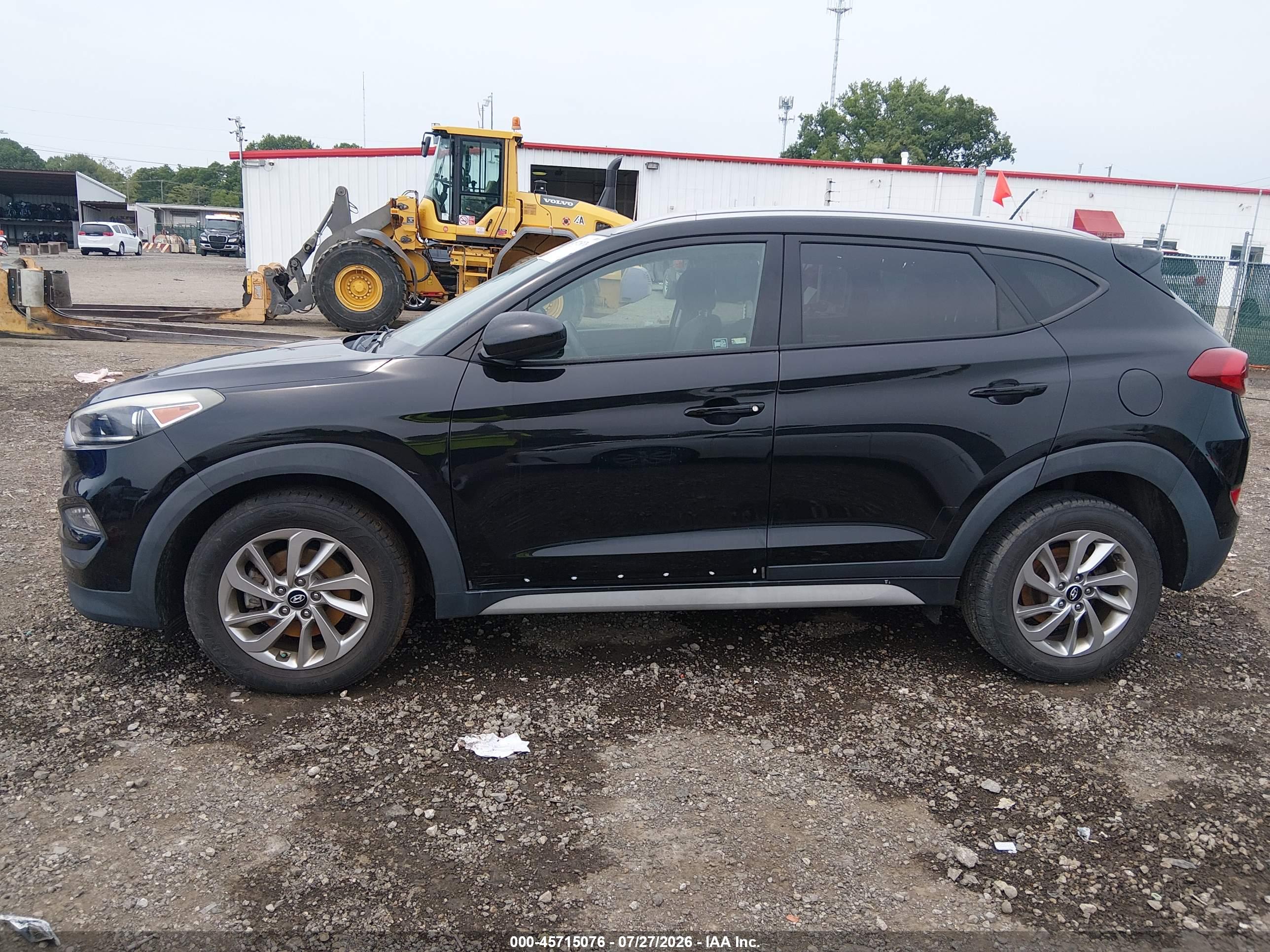 2017 HYUNDAI TUCSON SE