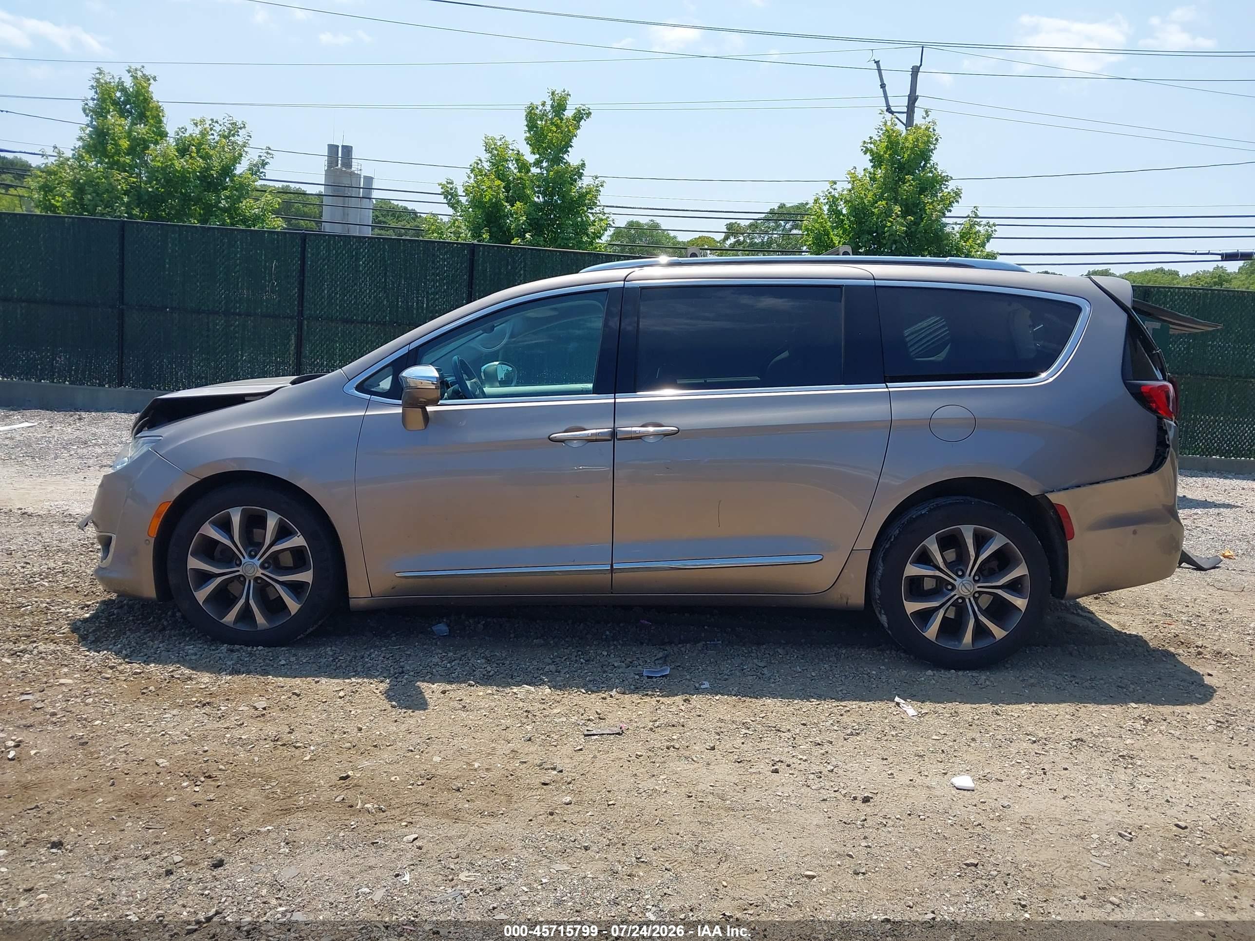 2017 CHRYSLER PACIFICA LIMITED