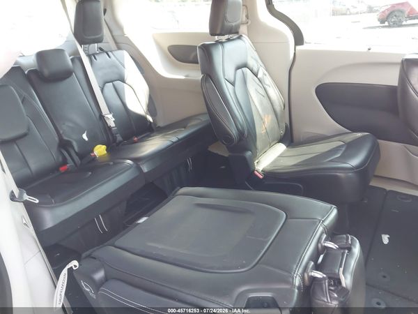 2023 CHRYSLER PACIFICA TOURING L — I8