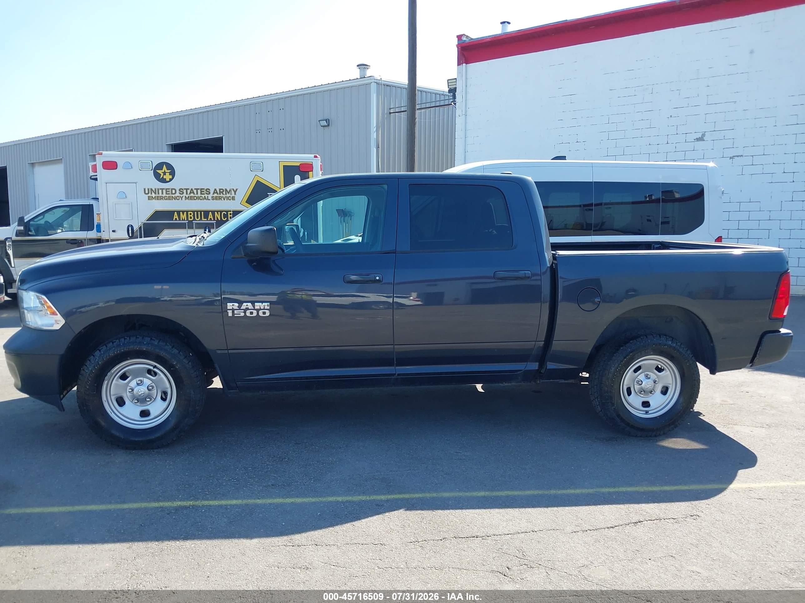 2017 RAM 1500 TRADESMAN  4X4 5'7 BOX