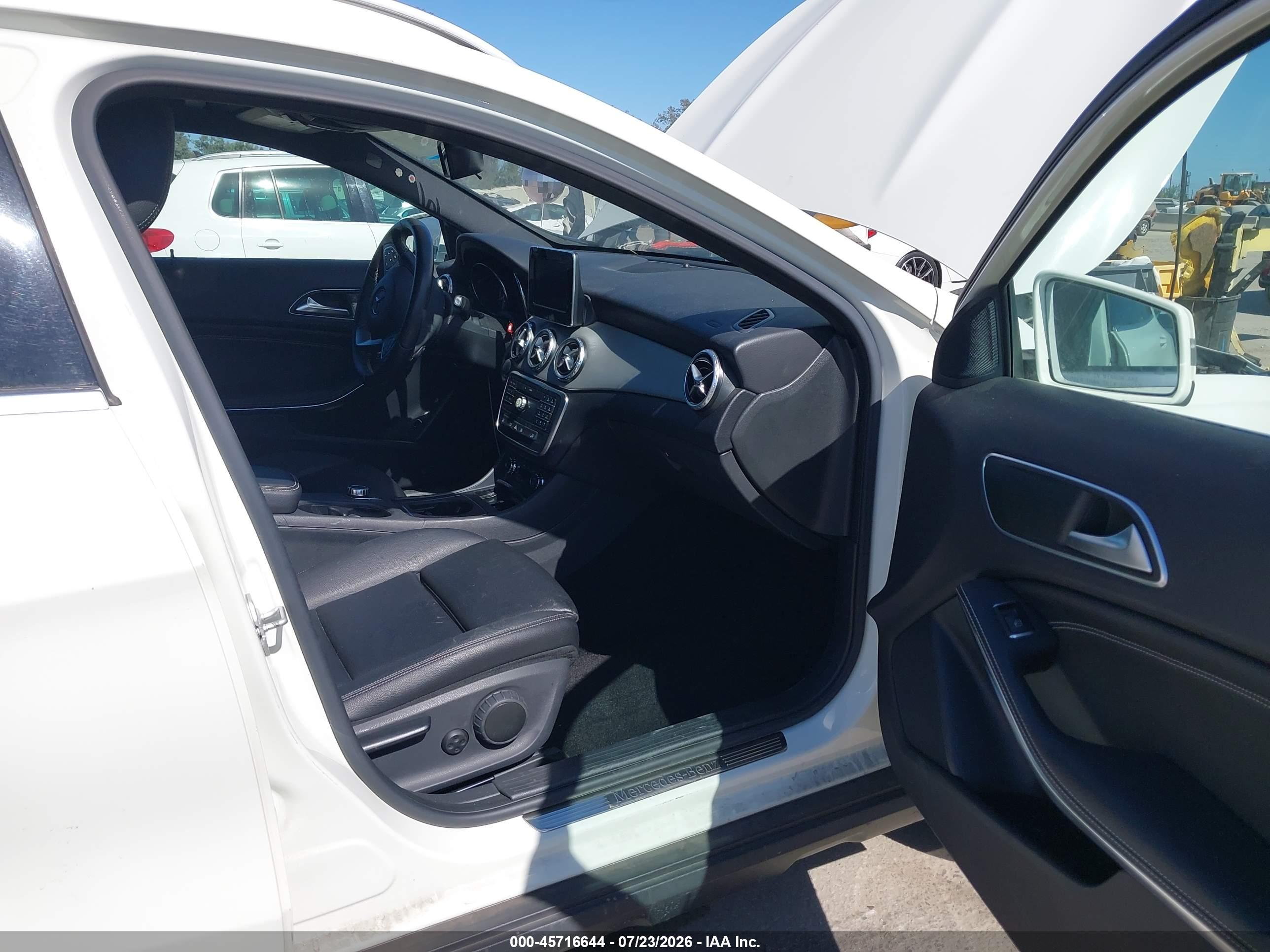 2016 MERCEDES-BENZ GLA 250 4MATIC