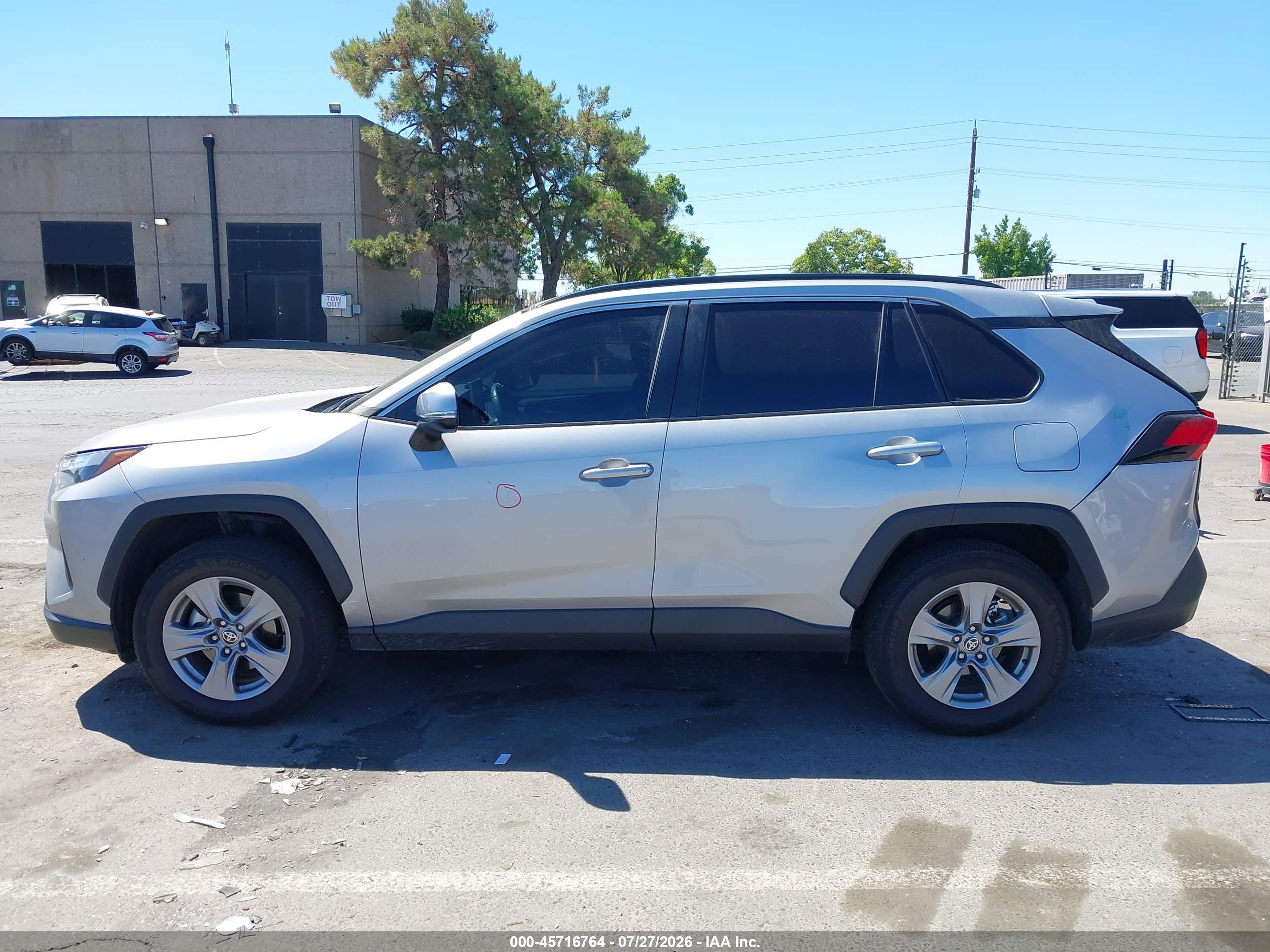 2024 TOYOTA RAV4 XLE