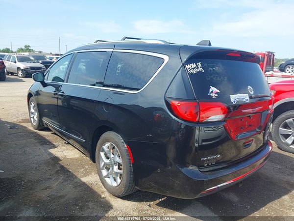 2017 CHRYSLER PACIFICA LIMITED — I3