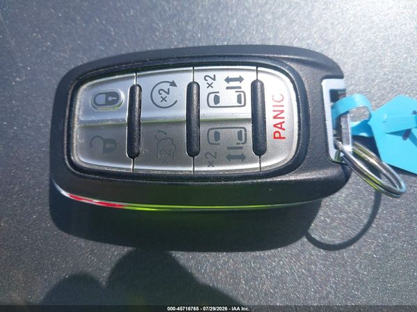 2017 CHRYSLER PACIFICA LIMITED — I11