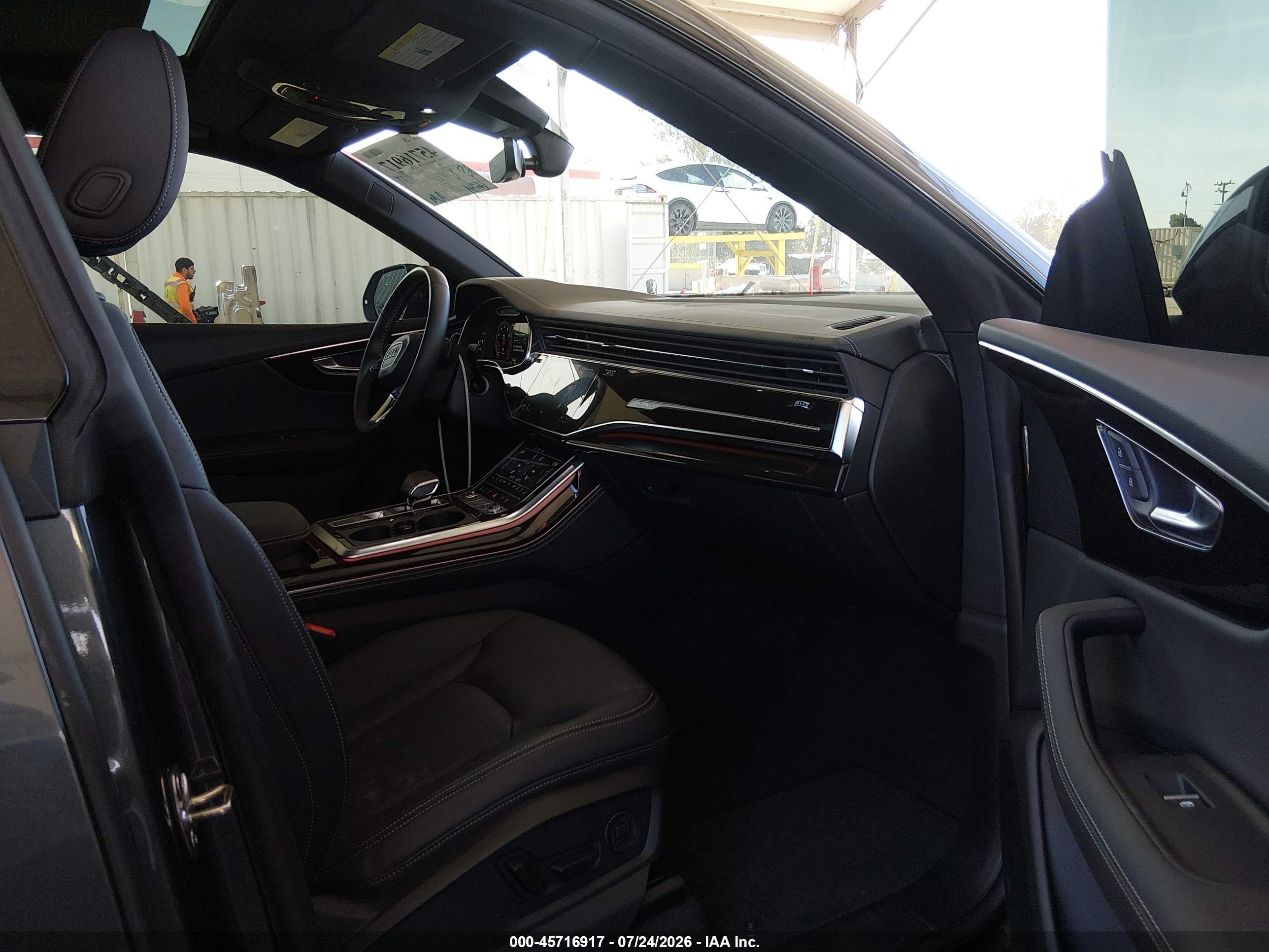 2025 AUDI Q8