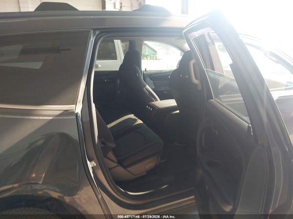 2013 CHEVROLET TRAVERSE LT — I8